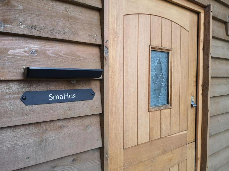 Stylish Apartment In Horsham With Parking And Own Entrance Extérieur photo